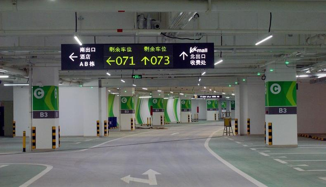 商場地下停車場誘導屏.png
